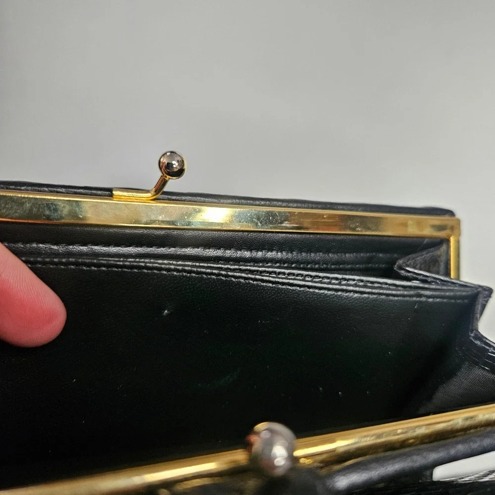 Vintage Black Metallic Snakeskin Stripe Kiss Lock‎ Bifold Wallet Gold